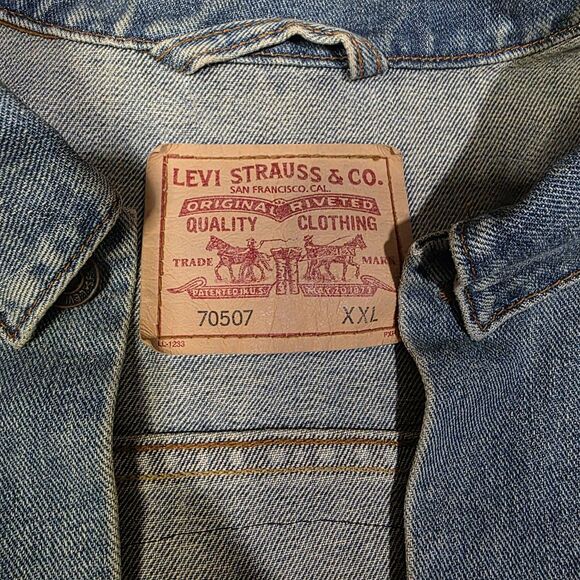 Vintage Levis 70507 Trucker Cutoff Vest Jacket Mens 2XL Biker Patches And Pins - Picture 7 of 12